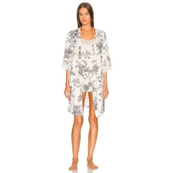 FLORA Nikrooz Ava Travel Set in Ivory - Picture 1 of 5